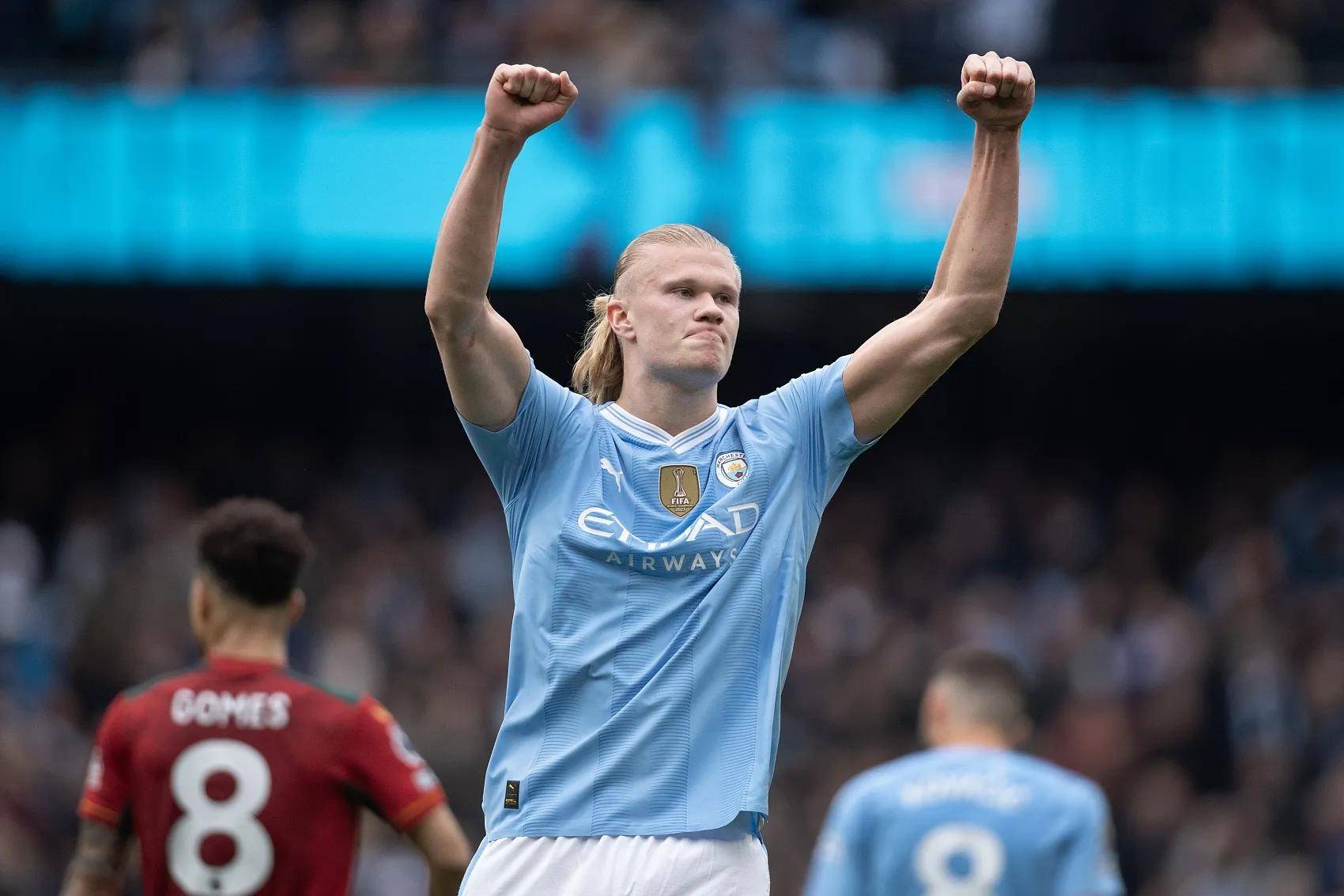 另一个半球的思念，奥斯卡晒出在家观看海港亚冠比赛照片（隔着半球的牵挂：奥斯卡在家晒图看海港亚冠）