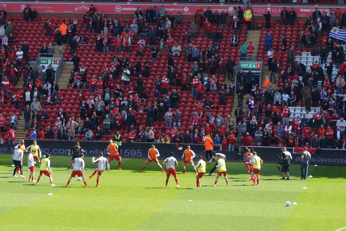 NBA：詹姆斯30+10+8 湖人险胜灰熊（NBA-詹姆斯砍30+10+8，湖人惊险击退灰熊）