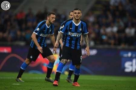 吉鲁帽子戏法助阿森纳3-0胜奥林匹亚科斯晋级欧冠16强（吉鲁上演帽子戏法，阿森纳3-0击败奥林匹亚科斯挺进欧冠16强）