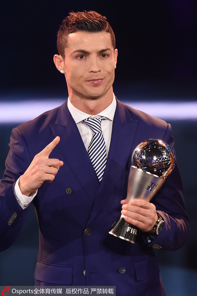 篮球勇士替补中锋贡献关键篮板