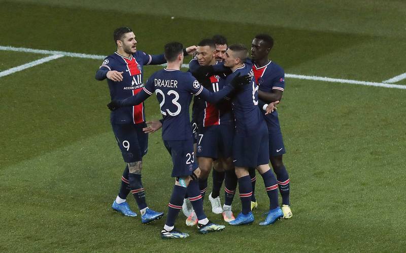 诺里斯和勒克莱尔先后进站换胎，诺里斯出站后暂列第9（勒克莱尔与诺里斯先后进站更换轮胎，诺里斯回到赛道暂居第9位）