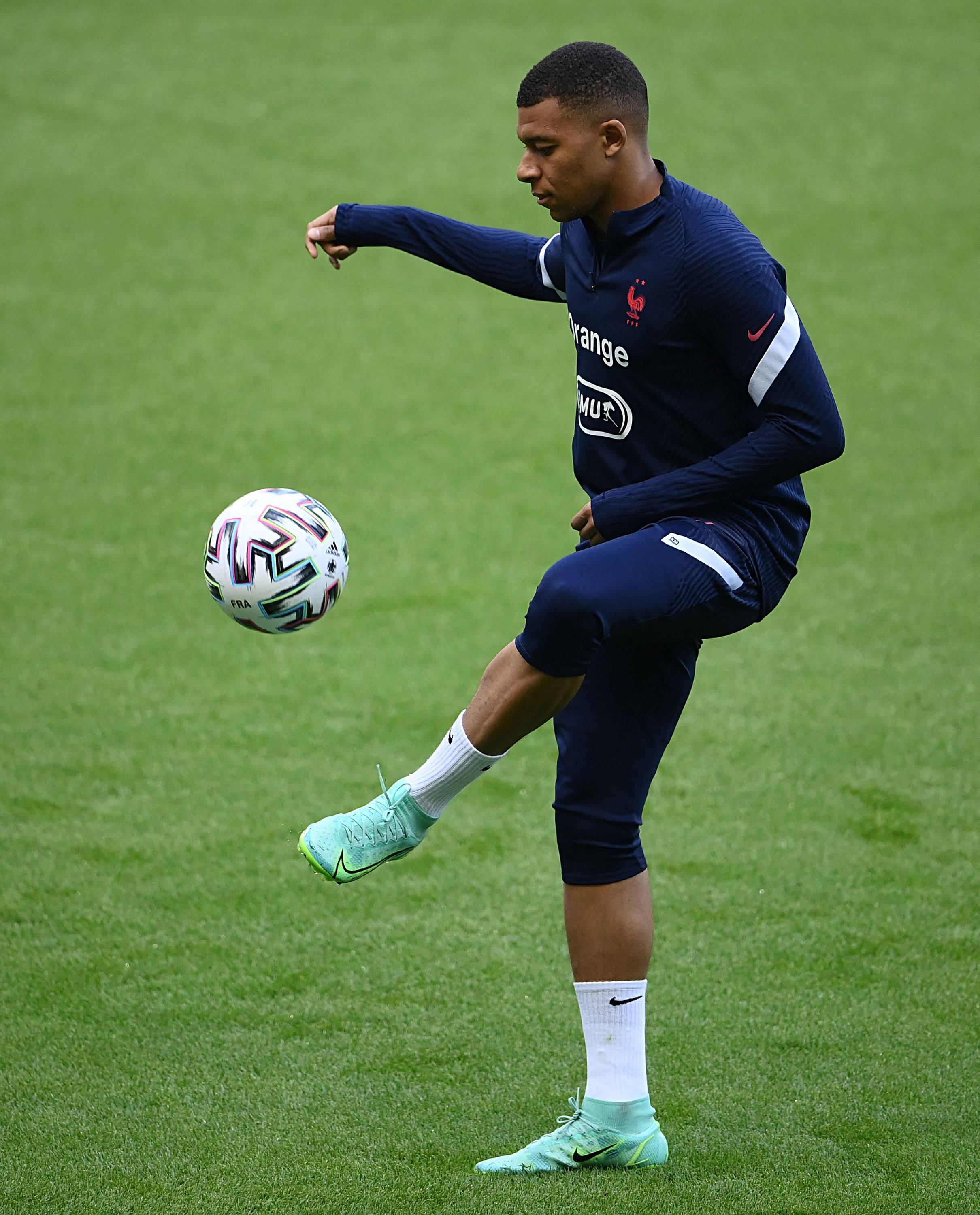 卡列洪：孔蒂和萨里很像总是重复枯燥训练，但这么做效果很好（卡列洪：孔蒂与萨里风格相近，训练虽枯燥反复却成效显著）