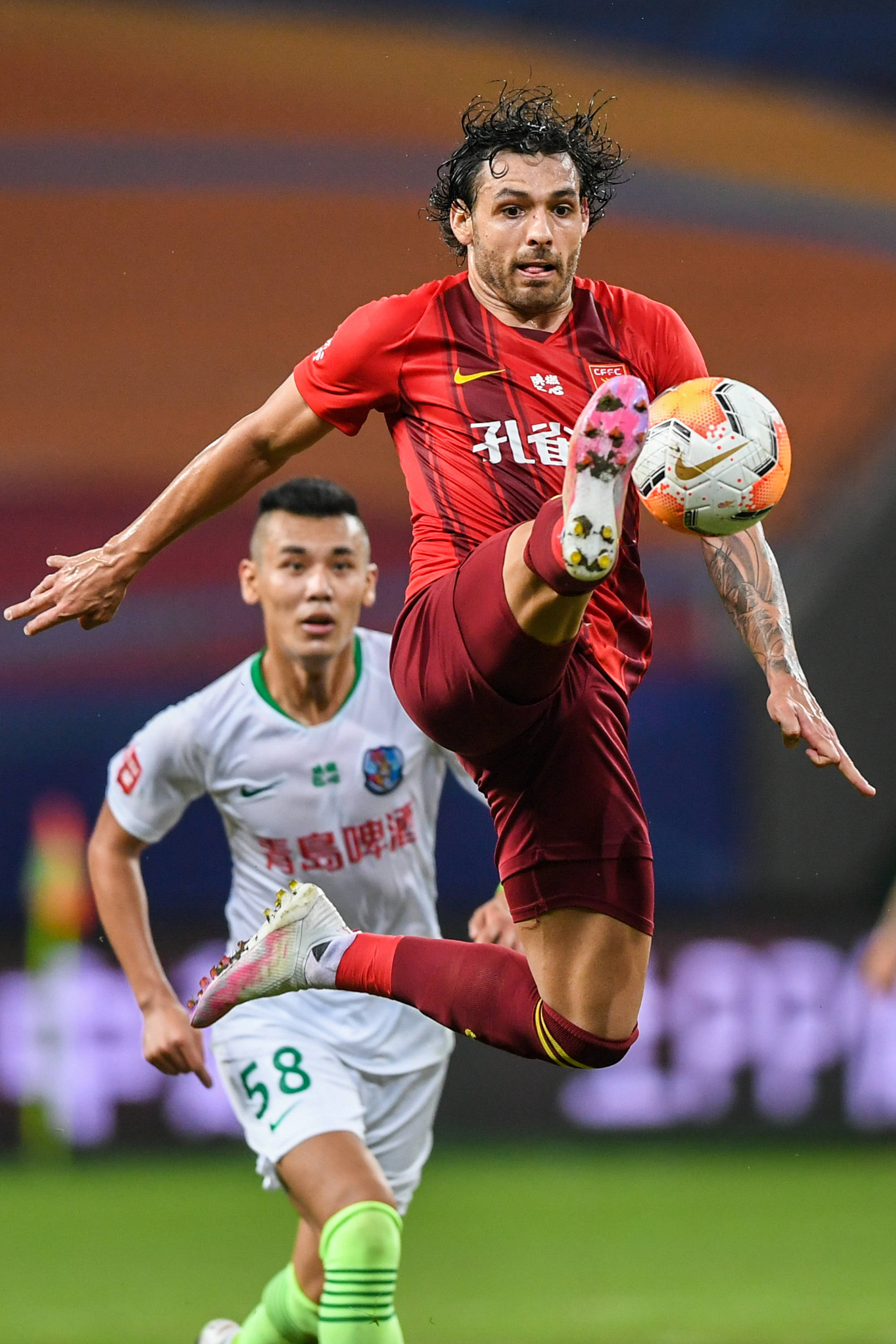 斯潘塞末节12分险些导演惊天逆转，梅尔顿复出首秀亮眼（斯潘塞末节轰12分险上演大逆转，梅尔顿复出首秀抢眼）