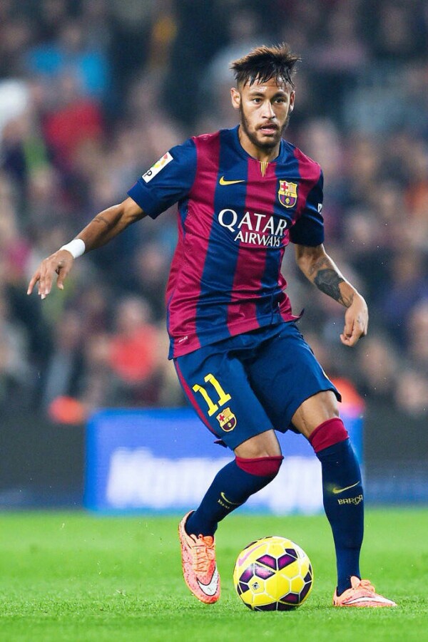 名宿：在我看来莱奥是边锋不是前锋；他配得上米兰10号球衣（名宿：莱奥更像边锋而非前锋，配得上米兰10号战袍）