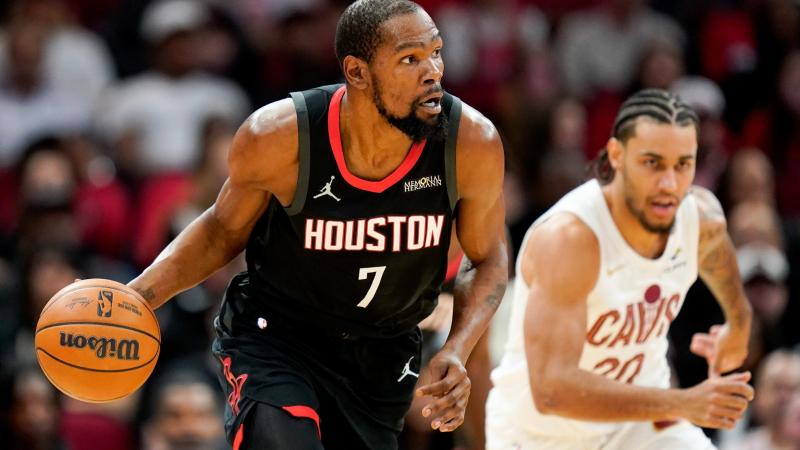 弗罗因德：球队展现了能量和韧性，我非常欣赏这样的胜利（弗罗因德：球队的能量与韧性尽显，这样的胜利让我非常满意）