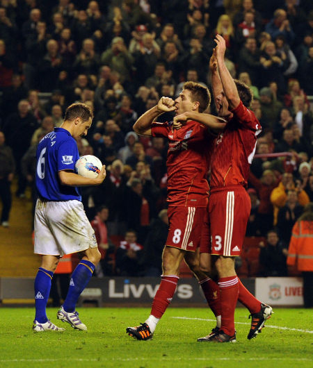 萨顿认为这将是“周末最佳比赛”，但他与希勒对桑德兰对阵纽卡斯尔的看法不同。（萨顿称桑德兰对纽卡斯尔将是“周末焦点战”，但与希勒看法相左）