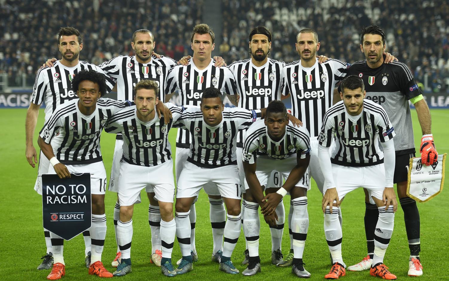 莱奥：我正在学习踢中锋，球队在场内场外都在帮助我（莱奥：正学习胜任中锋，球队场上场下都在帮我）